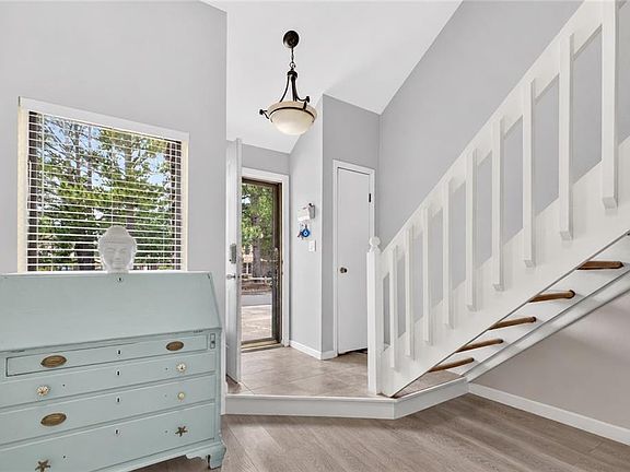 4th image of 416 Benlea Cir