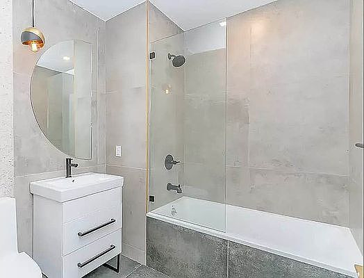 5th image of 484 Gates Ave #4L