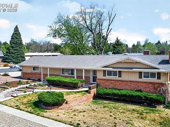 3rd image of 2511 Holiday Ln