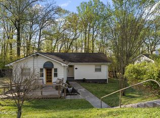 83 Outer Dr, Oak Ridge, TN 37830