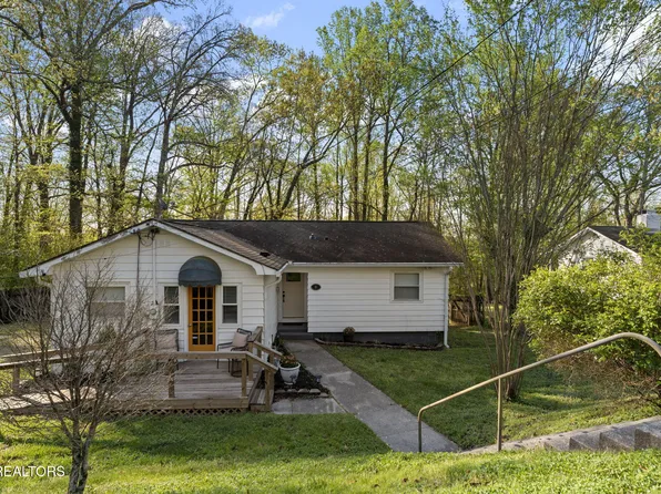 83 Outer Dr, Oak Ridge, TN 37830