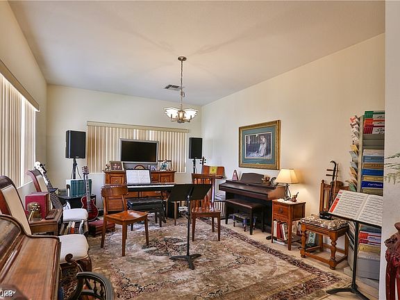 5th image of 300 Wild Plum Ln
