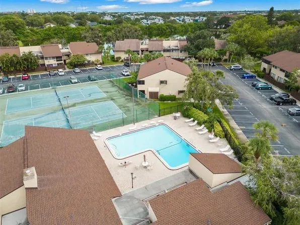855 N Village Dr N APT 203, Saint Petersburg, FL 33716
