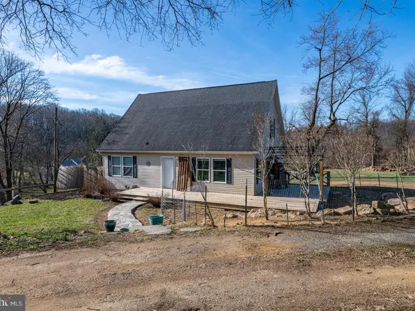 25 Thaddeus Ln, Reading, PA 19606