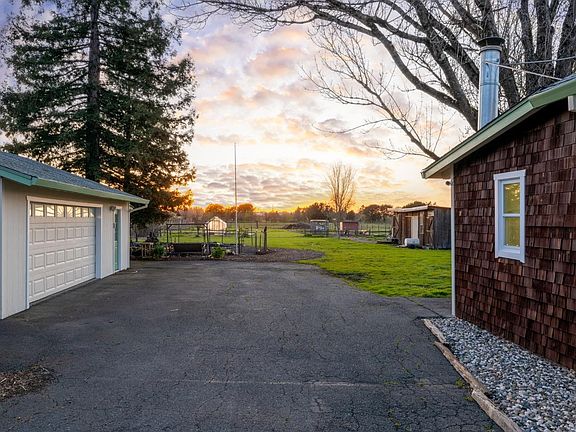 3rd image of 3475 Primrose Avenue