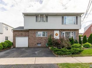 128 Lee St, Elmwood Park, NJ 07407