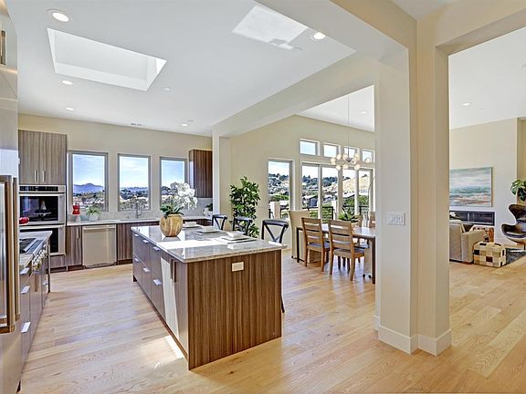 3rd image of 24 Drakes Cove Ct
