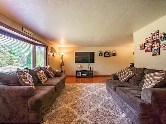 4th image of 28291 Gardenia Dr