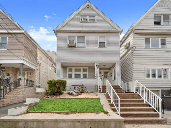 82 W 42nd St, Bayonne, NJ 07002