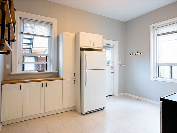4th image of 1156 Bloor St W