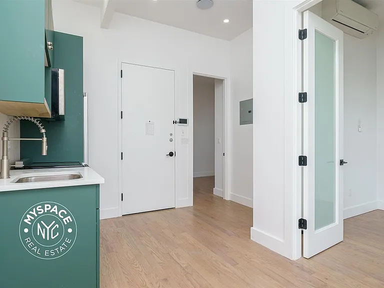 1027 Putnam Ave #4A — Photo 3
