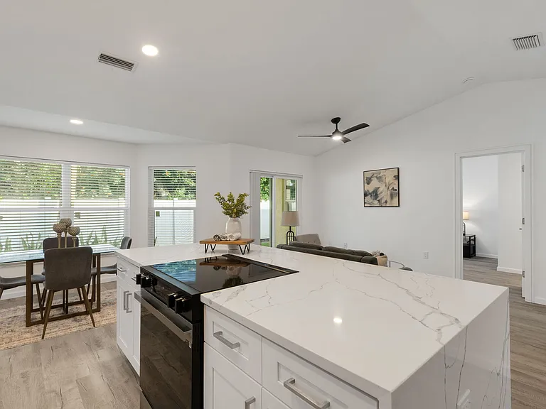 606 Marcus St #26 — Photo 9