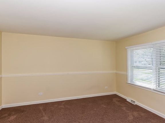5th image of 213 E Maple Dr