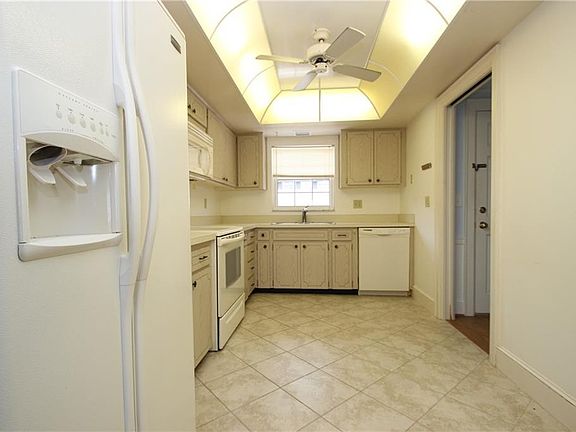 4th image of 139 Bluff View Dr APT 310