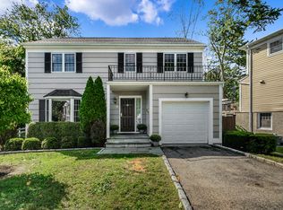 16 Harris Ln, Harrison, NY 10528