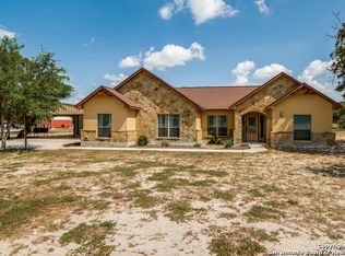 215 Shannon Ridge Dr, Floresville, TX 78114