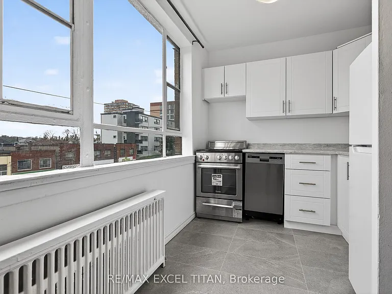2515 Eglinton Ave W #302 — Photo 11