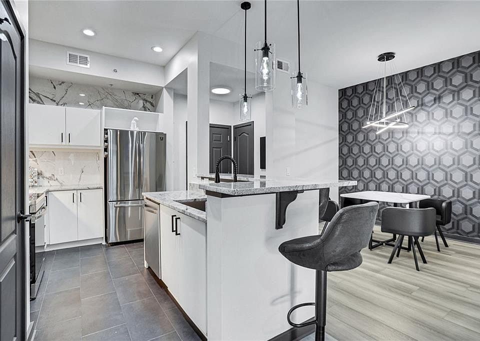 1st image of 390 17th St NW Unit 6006