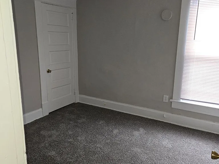 646-648 Carpenter St — Photo 5