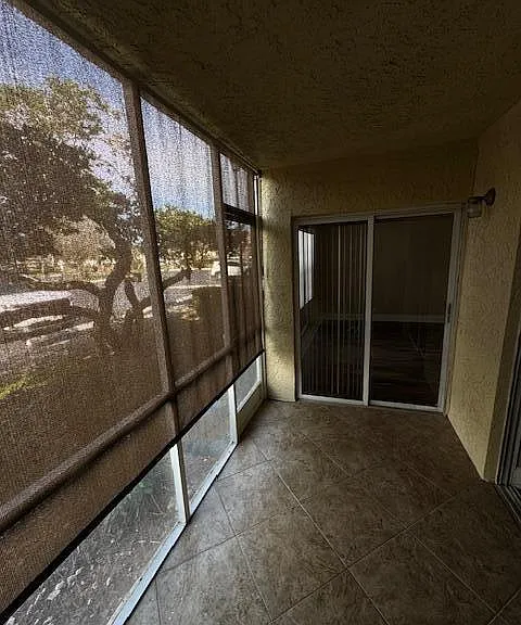 1536 SE Royal Green Cir #104 — Photo 9