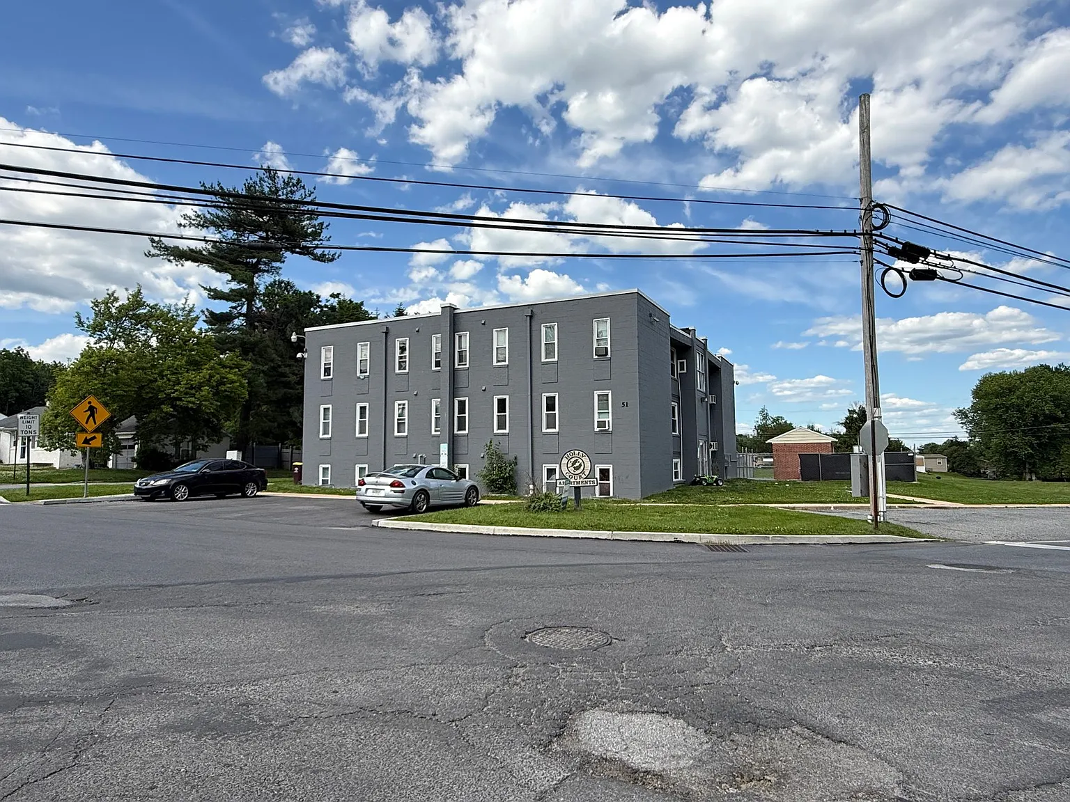 Holly Court — Photo 2