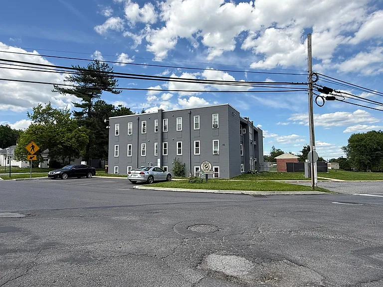 51 Oakland Ave — Photo 2