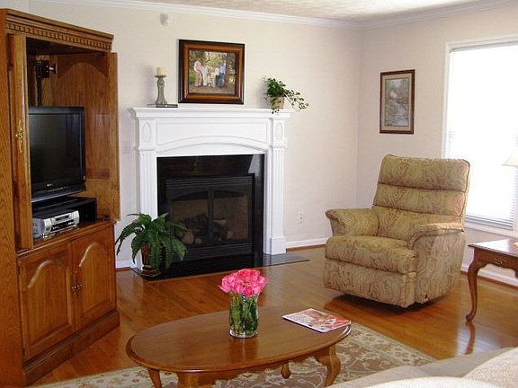 4th image of 598 Windrowe Dr