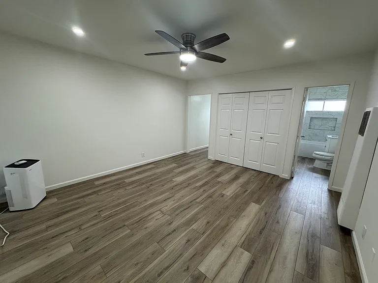 Crestwood Apartments — Photo 13