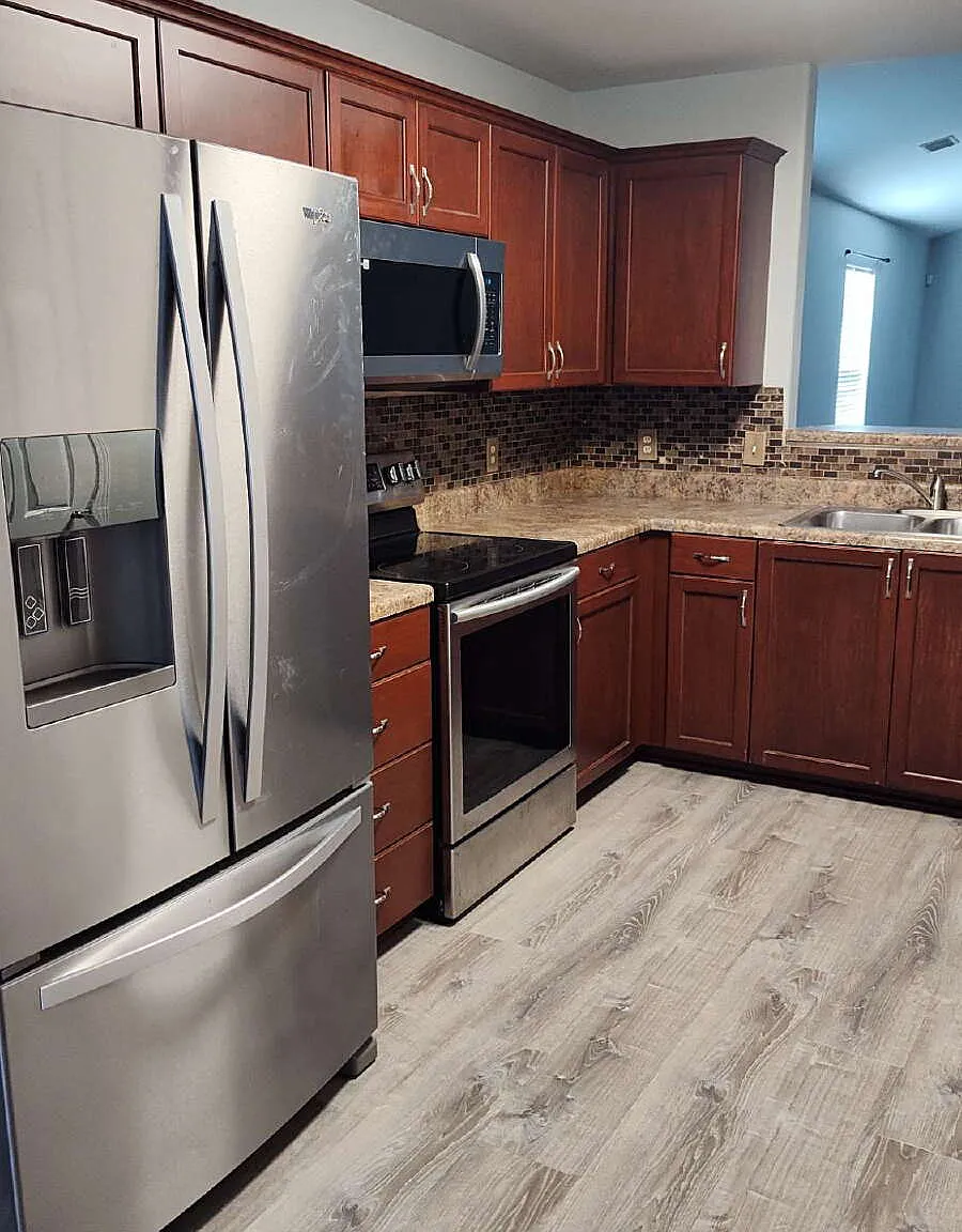 4 bed, 2.0 bath, 1715 sqft, $2,100 — Photo 2