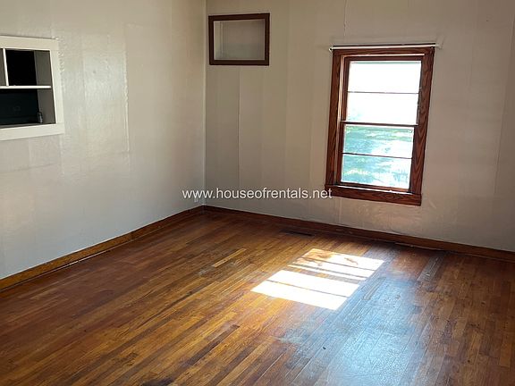 3rd image of 108 S 6th St