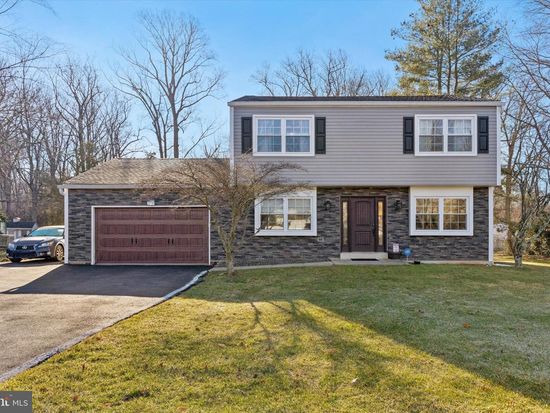 1126 Plowshare Rd, Blue Bell, PA 19422