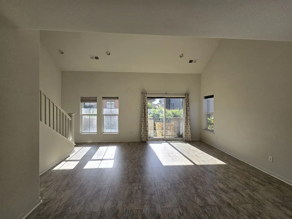 Building Photo - 336 Toscana Way