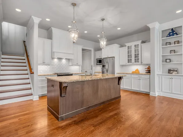 3422 Country Club Dr, Lexington, KY 40509