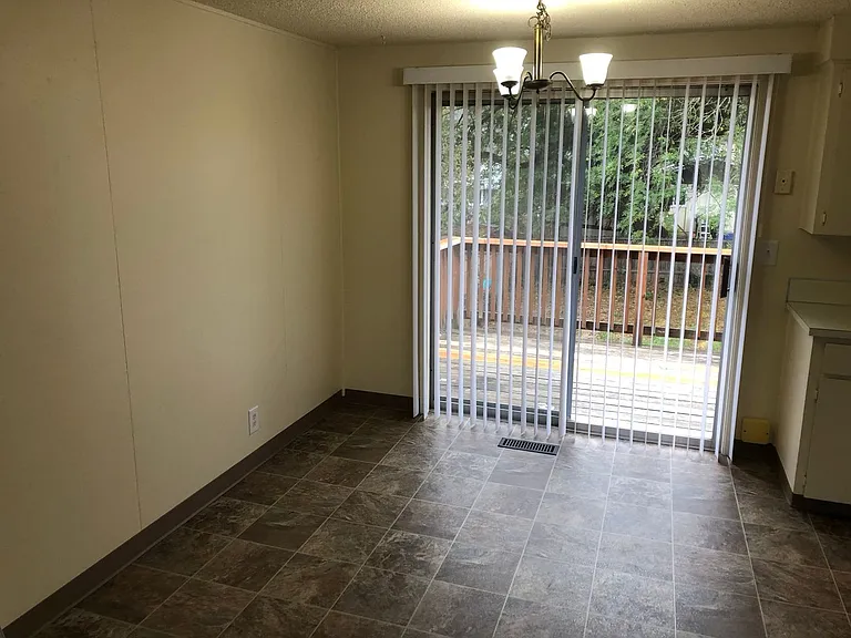 1009 N Hulet Ave — Photo 6