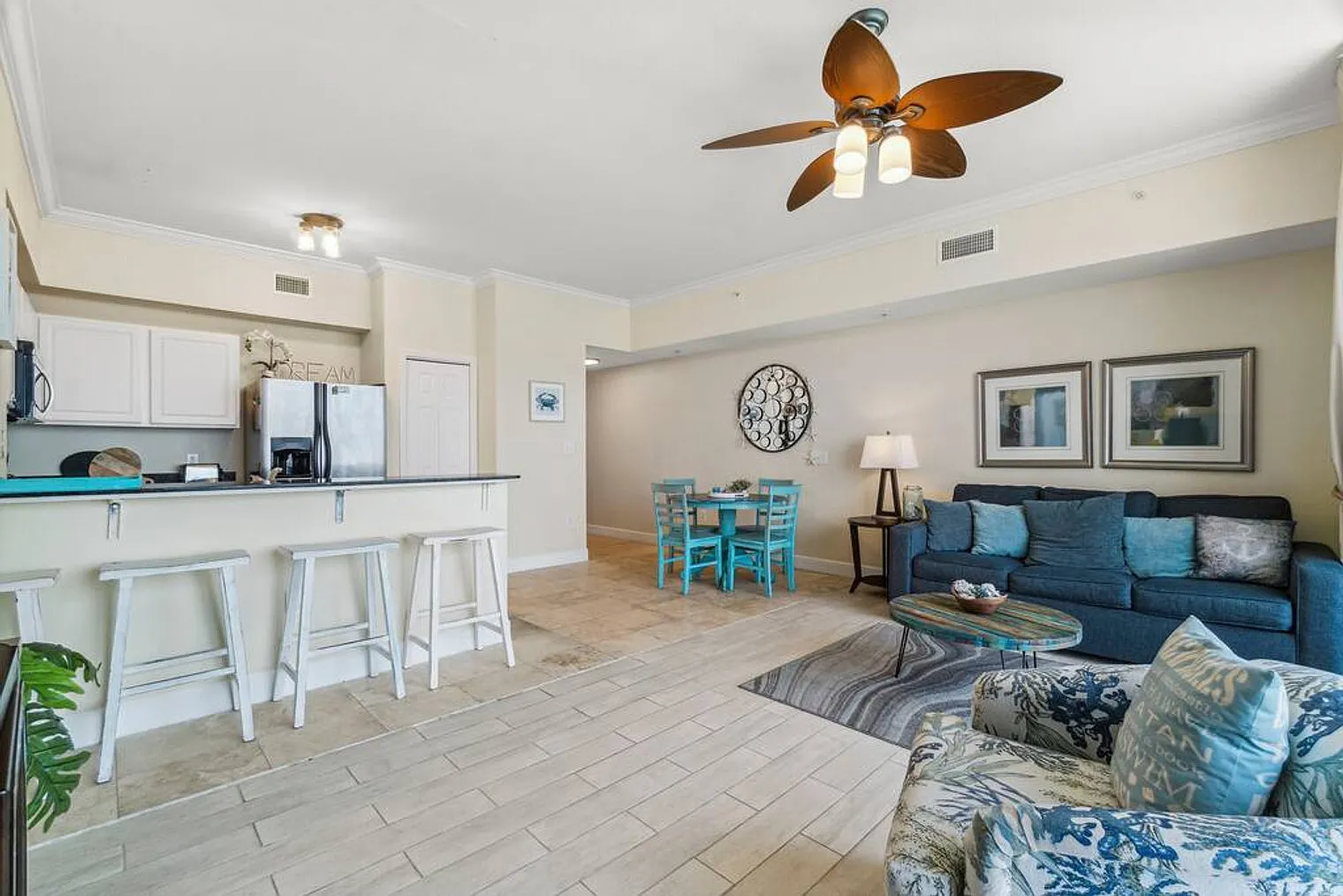 2 bed, 3.0 bath, 1689 sqft, $3,284 — Photo 4