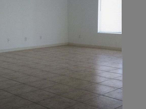 Carosuel B living rm 080216