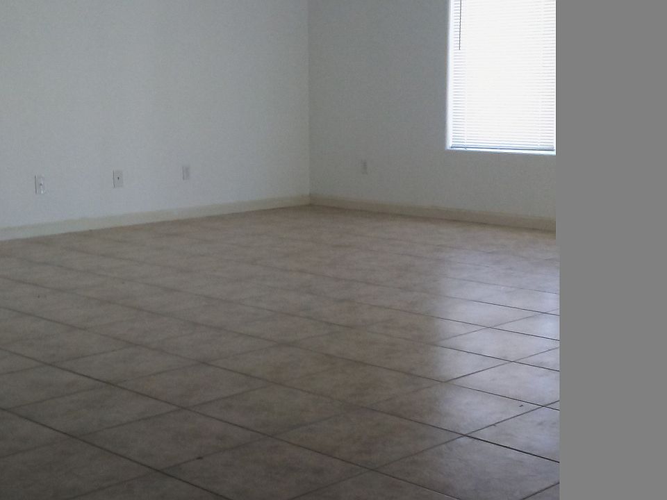 Carosuel B living rm 080216