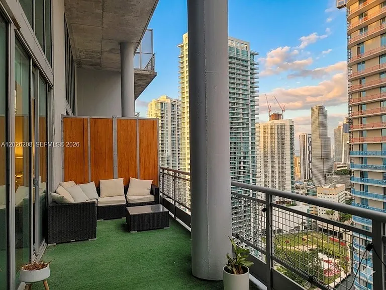 690 SW 1st Ct #Penthouse I12 — Photo 11