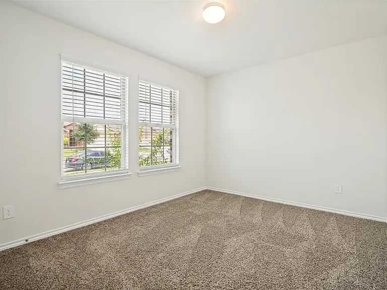 908 Horton St — Photo 4