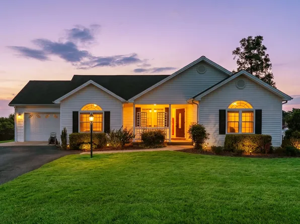 88 Cedarcrest Dr, Waynesboro, VA 22980