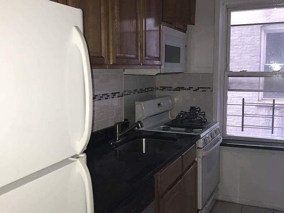 3rd image of 3810 Greystone Ave APT 206