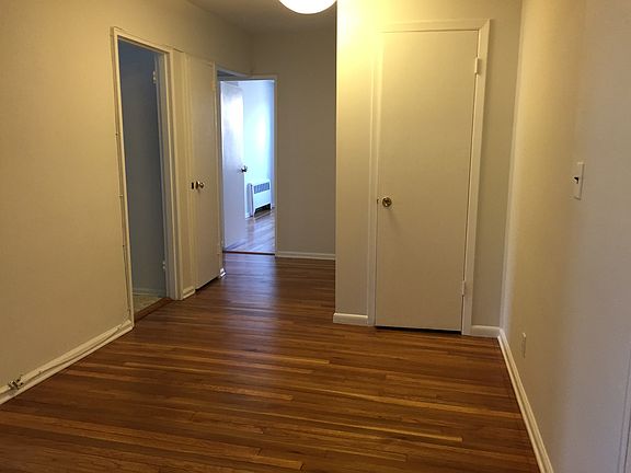 4th image of 705 Palmer Ct APT 1B