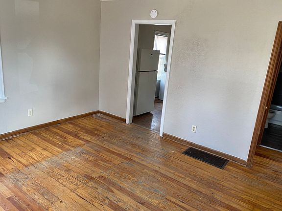 4th image of 2578 Hiawatha St