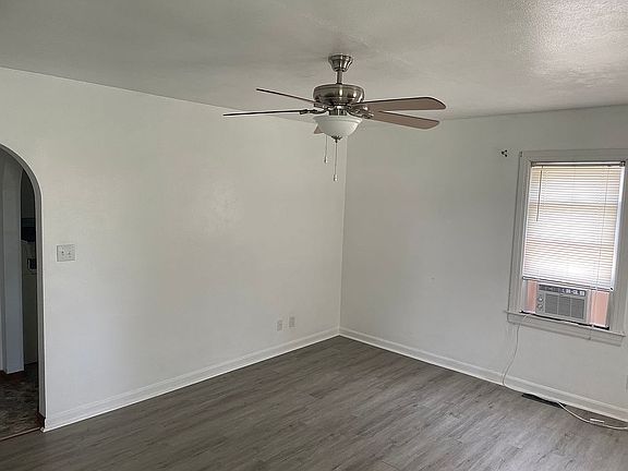 2nd image of 612 W Link St