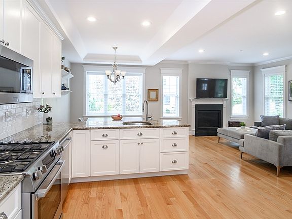 4th image of 84 Middlesex Ave #84