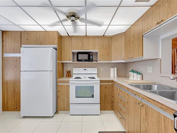 2nd image of 3101 Portofino Pt #E2