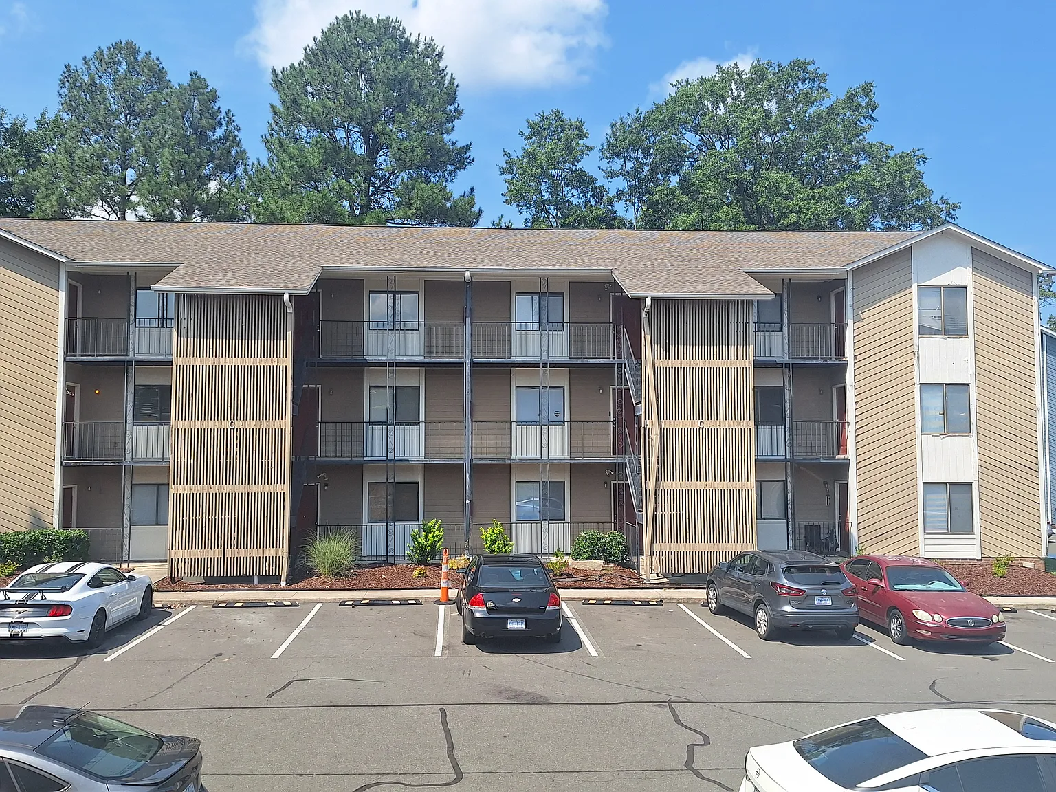 1 bed, 665 sqft, $1,350 — Photo 1