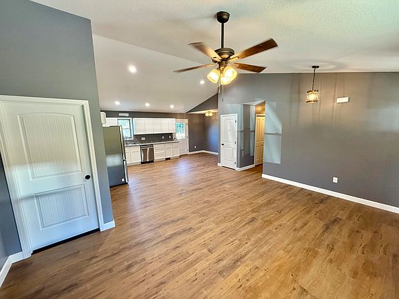 5th image of 430 Fox Dr