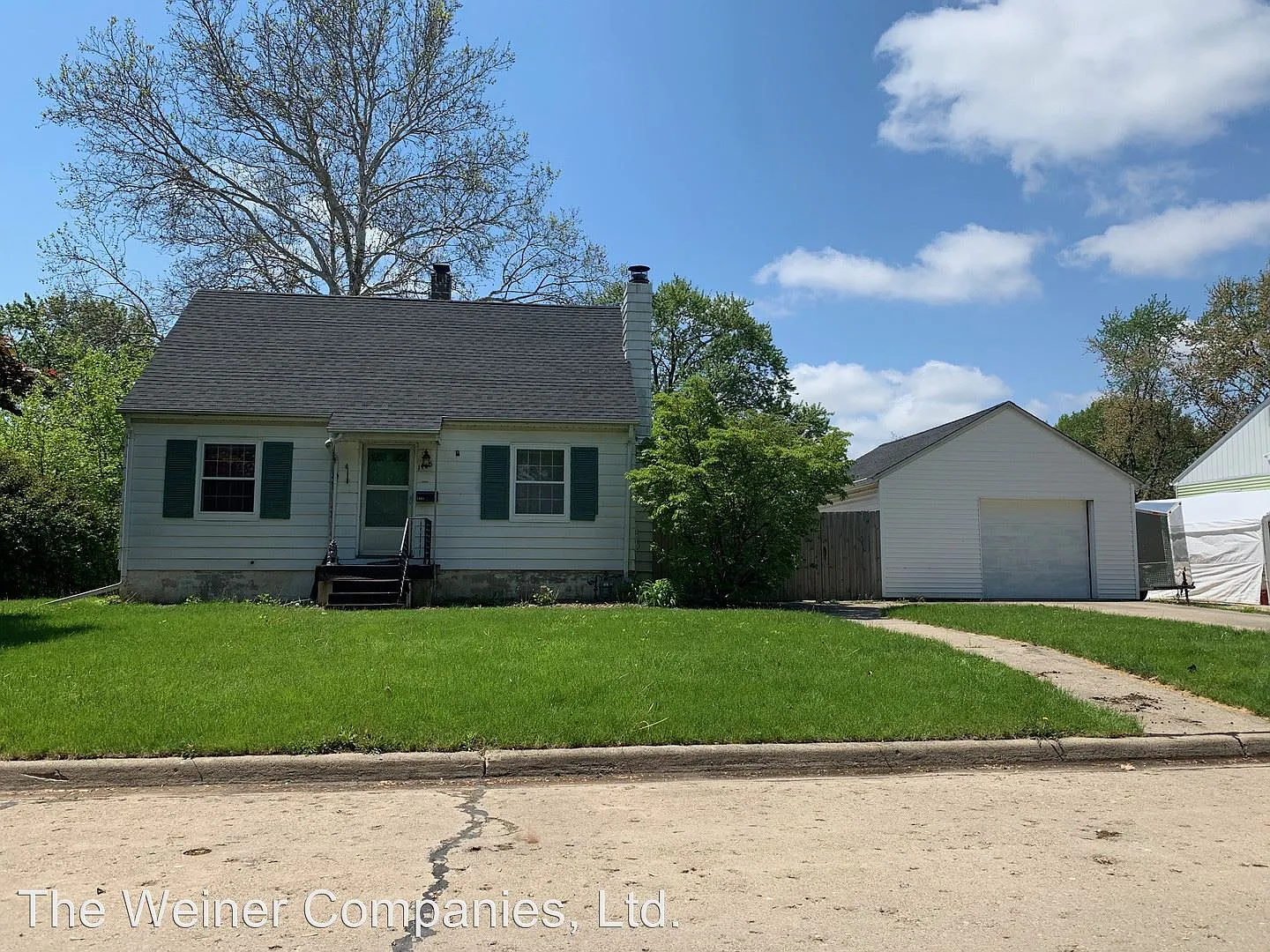 1405 Winding Ln photo 1
