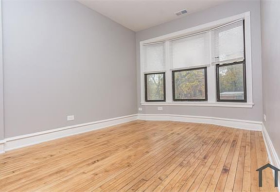 4th image of 5050 S Laflin St #1502-1